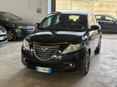 Usata Lancia Ypsilon 69 CV (50 kW) 2015 Nero Utilitaria