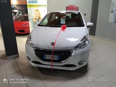 Usata Peugeot 208 Active 68 CV (50 kW) 2013 Bianco Utilitaria