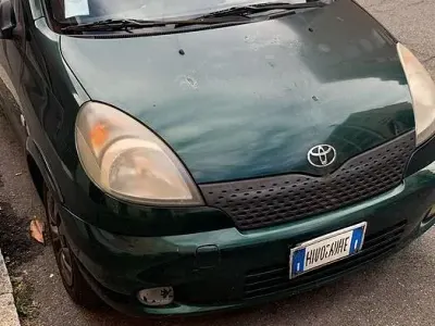 Usata Toyota Yaris 2000 Verde Station wagon