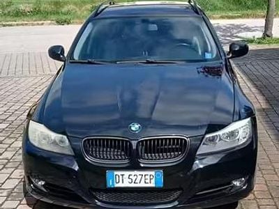 Usata BMW 318 140 CV (102 kW) 2008 Nero Station wagon