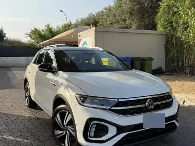 Usata VW T-Roc R-line 150 CV (110 kW) 2023 Bianco SUV