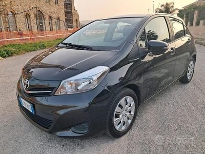 Usata Toyota Yaris Lounge 69 CV (50 kW) 2011 Nero Utilitaria