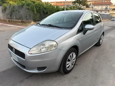 Usata Fiat Grande Punto Dynamic 90 CV (66 kW) 2007 Grigio Utilitaria