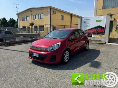 Usata Kia Rio 84 CV (61 kW) 2016 Rosso Utilitaria
