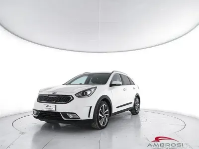Käytetty Kia Niro 141 HP (103 kW) 2017 Valkoinen Katumaasturi