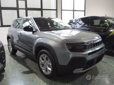 Käytetty Jeep Avenger Altitude 101 HP (74 kW) 2024 Harmaa Katumaasturi