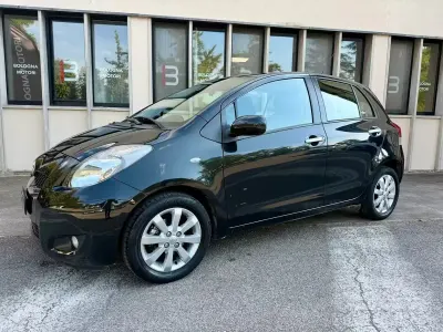 Usata Toyota Yaris Sol 101 CV (74 kW) 2011 Nero Utilitaria