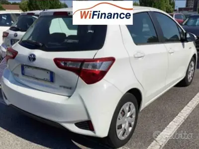 Usata Toyota Yaris Hybrid Business Edition 101 CV (74 kW) 2020 Bianco Berlina