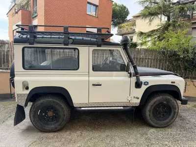 Usata Land Rover Defender 122 CV (89 kW) 2001 Bianco Station wagon