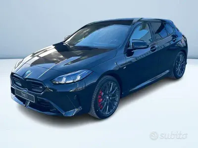 Ny BMW M135 M Sport 2026 Svart Halvkombi