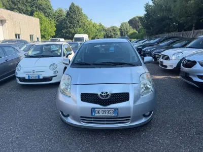 Usata Toyota Yaris Sol 87 CV (63 kW) 2007 Argento Utilitaria