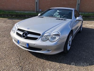 Usata Mercedes SL500 305 CV (224 kW) 2002 Grigio Cabrio