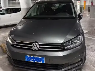 Käytetty VW Touran Business 116 HP (85 kW) 2018 Tila-auto