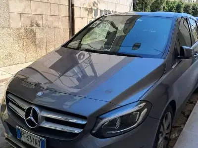Usata Mercedes B180 109 CV (80 kW) 2016 Grigio Utilitaria