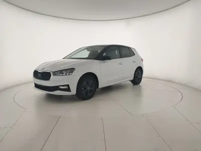 Nuova Skoda Fabia 115 CV (84 kW) 2026 Bianco luna metallizzato nero tulipano p Utilitaria