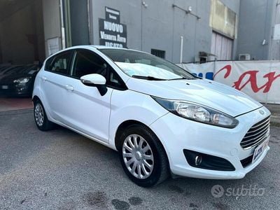 Begagnad Ford Fiesta Titanium 81 HK (59 kW) 2013 Vit Halvkombi