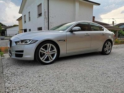 Usata Jaguar XE Portfolio 179 CV (131 kW) 2016 Argento Berlina
