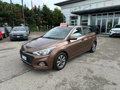 Begagnad Hyundai i20 75 HK (55 kW) 2019 Brun Halvkombi