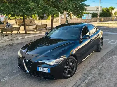 Usata Alfa Romeo Giulia 180 CV (132 kW) 2017 Nero Berlina