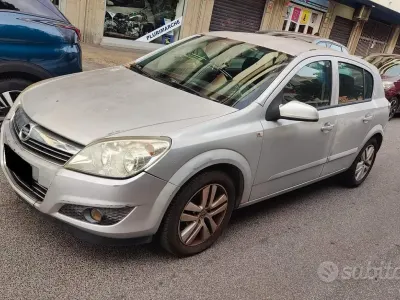 Usata Opel Astra Enjoy 90 CV (66 kW) 2007 Grigio Berlina