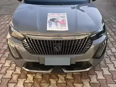 Usata Peugeot 2008 GT 131 CV (96 kW) 2024 Grigio SUV