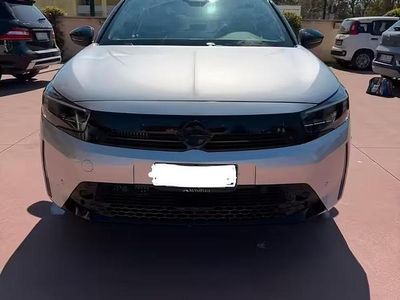 Usata Opel Corsa GS Line 101 CV (74 kW) 2025 Grigio Utilitaria