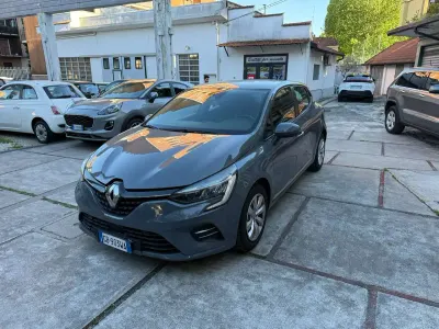 Usado Renault Clio V Life 101 CV (74 kW) 2020 Gris Berlina