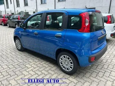 Nuova Fiat Panda 69 CV (50 kW) 2025 Blue italia Berlina