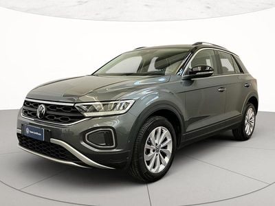 Usata VW T-Roc Life 110 CV (80 kW) 2023 Indium grey metallizzato nero SUV