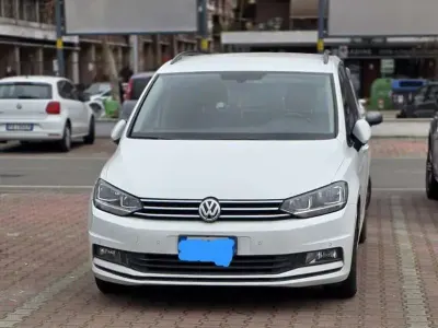 Begagnad VW Touran Executive 116 HK (85 kW) 2016 Vit Minibuss