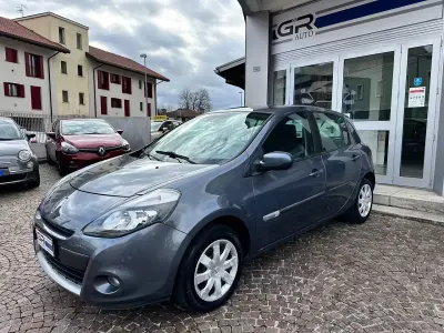 Usata Renault Clio II Dynamique 75 CV (55 kW) 2010 Grigio Berlina