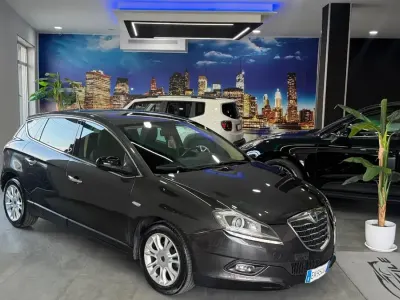 Usata Lancia Delta Gold 120 CV (88 kW) 2012 Grigio Utilitaria