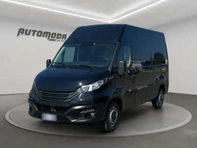 Usata Iveco Daily 136 CV (100 kW) 2022 Nero Furgone