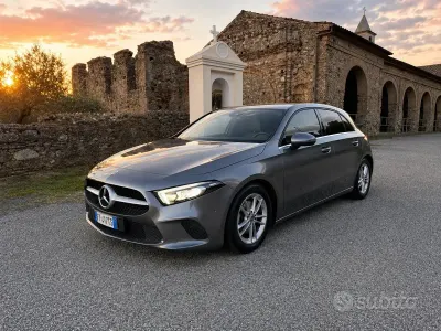 Usata Mercedes A180 116 CV (85 kW) 2019 Grigio Berlina