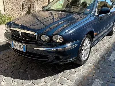 Usata Jaguar X-type 196 CV (144 kW) 2001 Bluazzurro Berlina