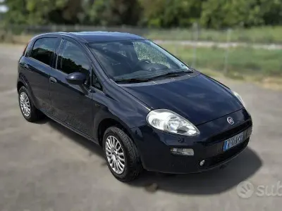Usata Fiat Punto Lounge 77 CV (56 kW) 2015 Blu Utilitaria