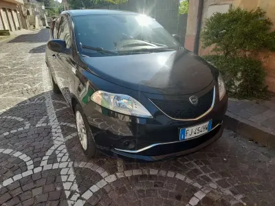 Usata Lancia Ypsilon Gold 69 CV (50 kW) 2016 Utilitaria