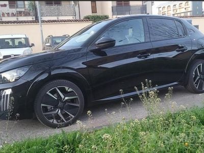 Usata Peugeot 208 GT-line 101 CV (74 kW) 2024 Nero Utilitaria