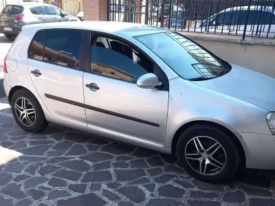 Usata VW Golf IV Comfortline 105 CV (77 kW) 2006 Argento Berlina