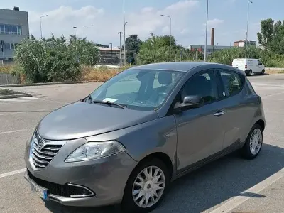 Usata Lancia Ypsilon 69 CV (50 kW) 2012 Grigio Utilitaria