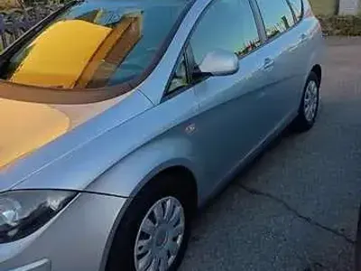 Begagnad Seat Altea XL Reference 105 HK (77 kW) 2010 Silver Minibuss