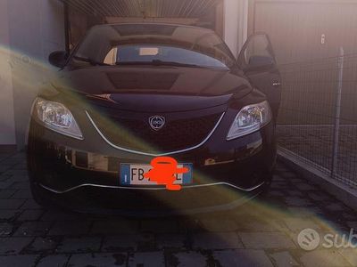 Usata Lancia Ypsilon 80 CV (58 kW) 2015 Nero Utilitaria