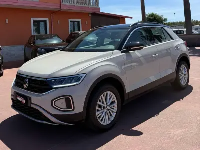 Usata VW T-Roc Style 110 CV (80 kW) 2024 Beige SUV