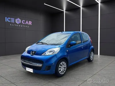 Usata Peugeot 107 68 CV (50 kW) 2009 Blu Utilitaria