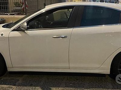 Usata Alfa Romeo Giulietta Quadrifoglio Verde 235 CV (172 kW) 2011 Bianco Berlina
