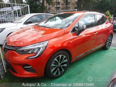 Begagnad Renault Clio V Engineered 145 HK (106 kW) 2022 Orange Sedan