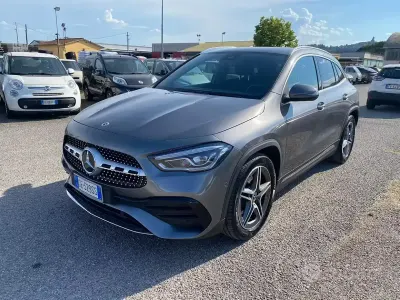Usata Mercedes GLA200 AMG line 150 CV (110 kW) 2021 Grigio scuro SUV