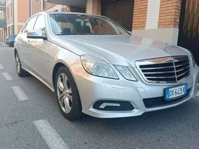 Usata Mercedes E220 Avantgarde 170 CV (125 kW) 2009 Grigio Berlina