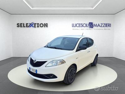 Usata Lancia Ypsilon Gold 69 CV (50 kW) 2021 Bianco Utilitaria