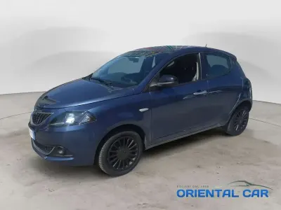 Usata Lancia Ypsilon Silver 69 CV (50 kW) 2021 Blu/azzurro Utilitaria